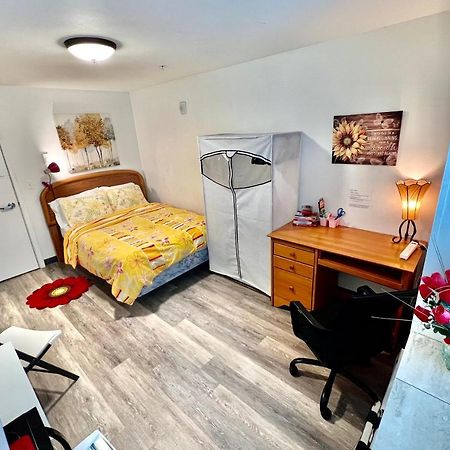 Micro Studio Apartment 10 Minutes Walk To University Of Washington Сіетл Екстер'єр фото