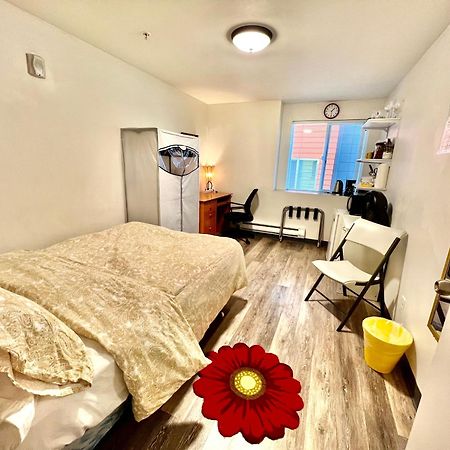 Micro Studio Apartment 10 Minutes Walk To University Of Washington Сіетл Екстер'єр фото